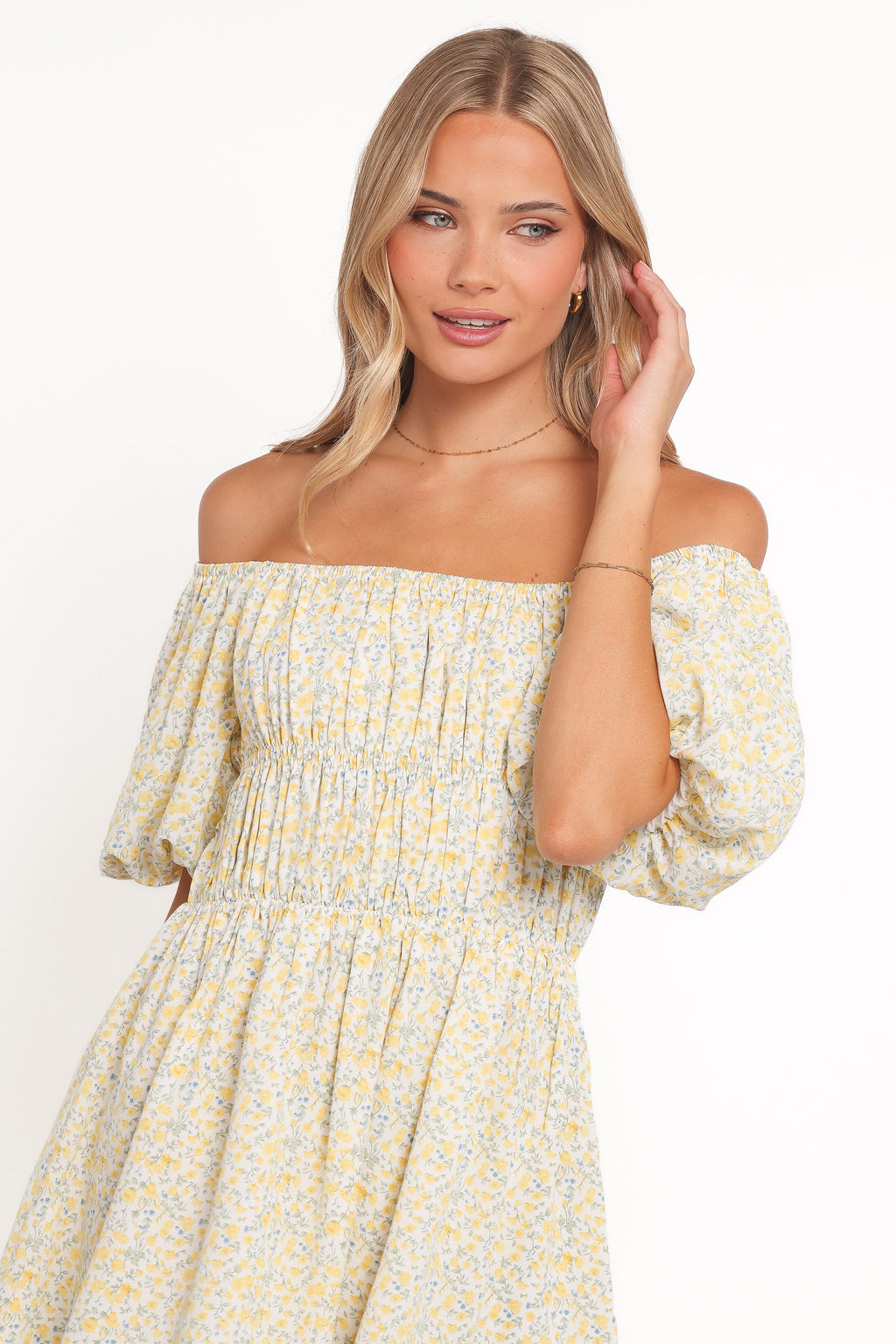 Robe Courte Fleurie Epaules Denudees